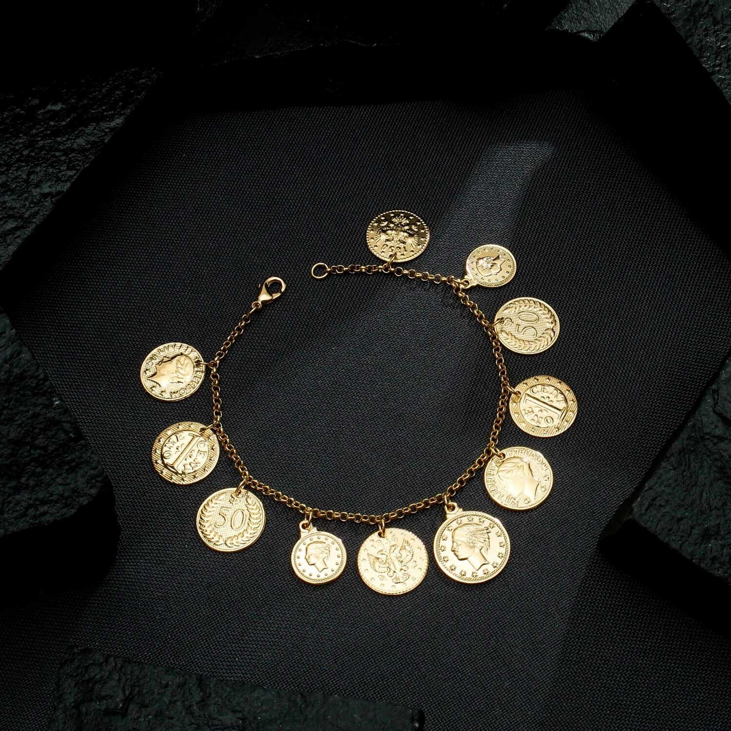 Pulseira Dourada de Moedas Antigas - Delicatti